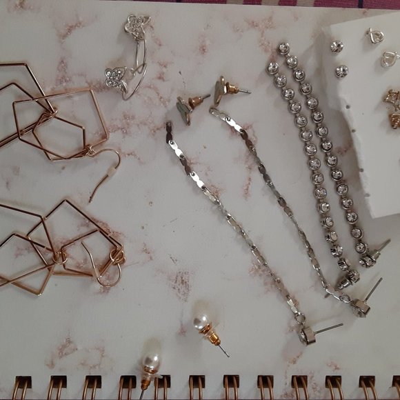 Set of Earrings - Picture 2 of 2